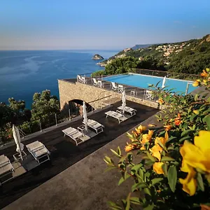 https://dominio-mare-resort-spa.hotelitalianriviera.com